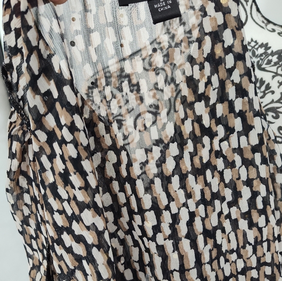 BCX Women's Black and Tan Geometric Sheer Button Up Blouse Size Medium - Picture 7 of 9